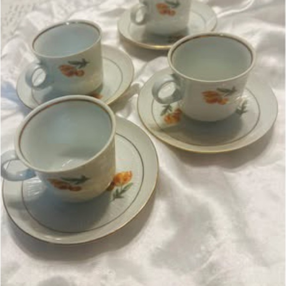 White and Gold Elegant Dining Mugs